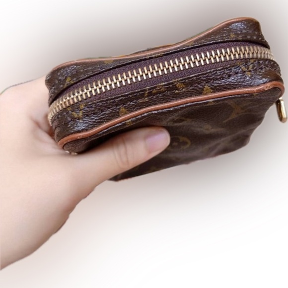 Sale $222 !! 
Authentic Rare!! Louise Vuitton Danube Mini Monogram. 834 - Picture 5 of 14